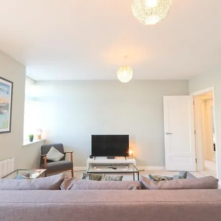Apartment Champion Court 10 *