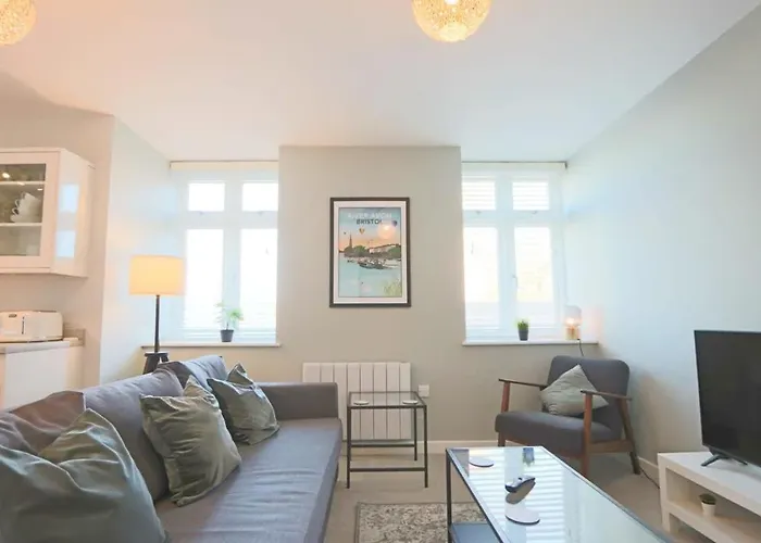 Champion Court 10 * Бристоль