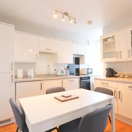 Champion Court 10 아파트