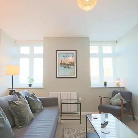 Champion Court 10 * 브리스틀